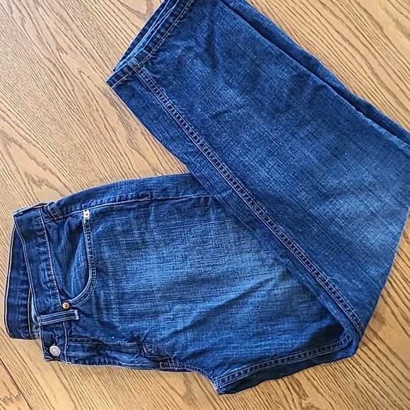 Like-New Levi's - Picture 3 of 3